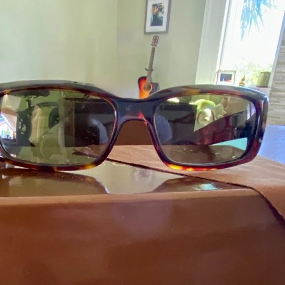 GUCCI Never Worn Wayfarer Tortoise Sunglasses w/ Box & Case - Picture 9 of 12